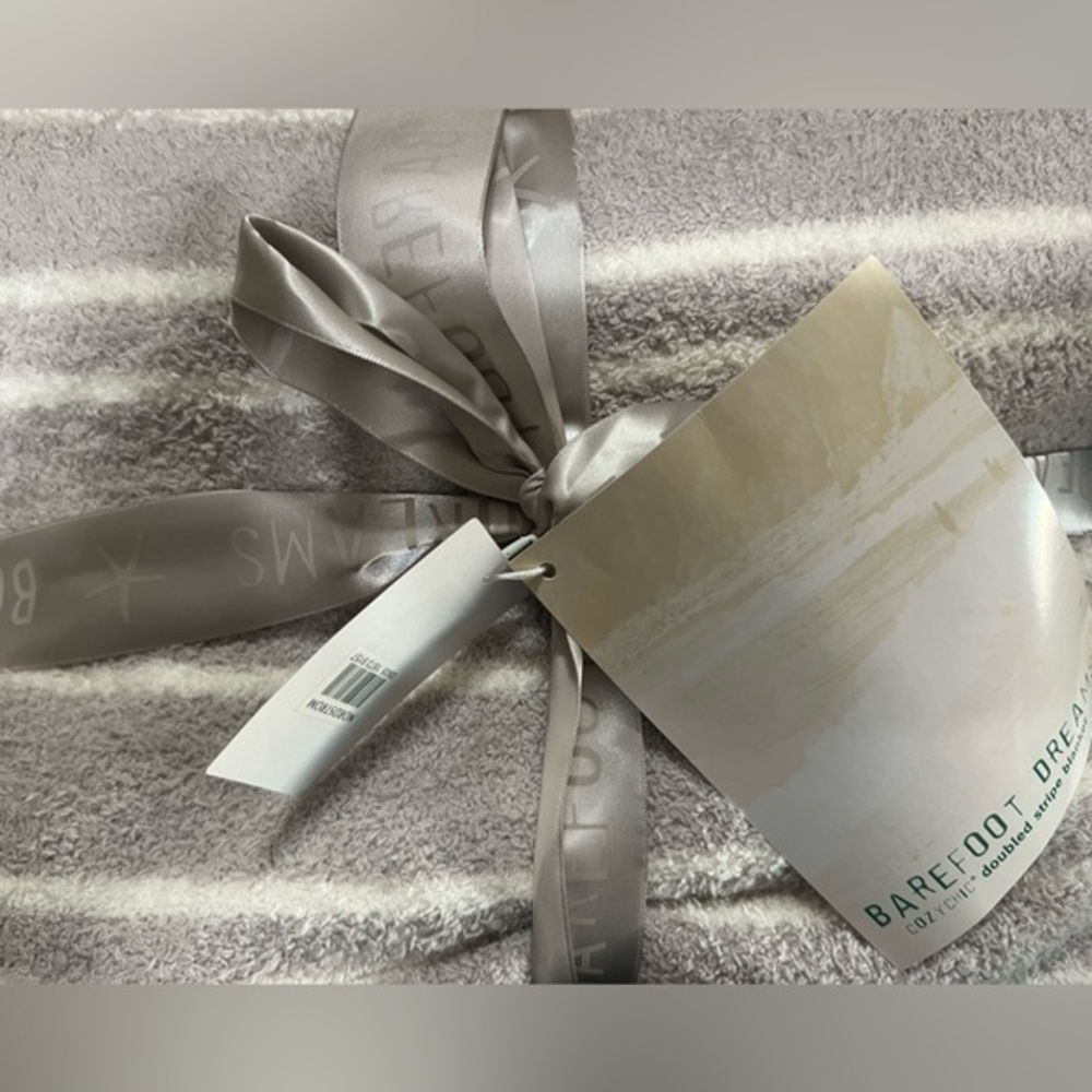 🆕Barefoot Dreams CozyChic Double Stripe Sandstone Cream Plush Throw Blanket